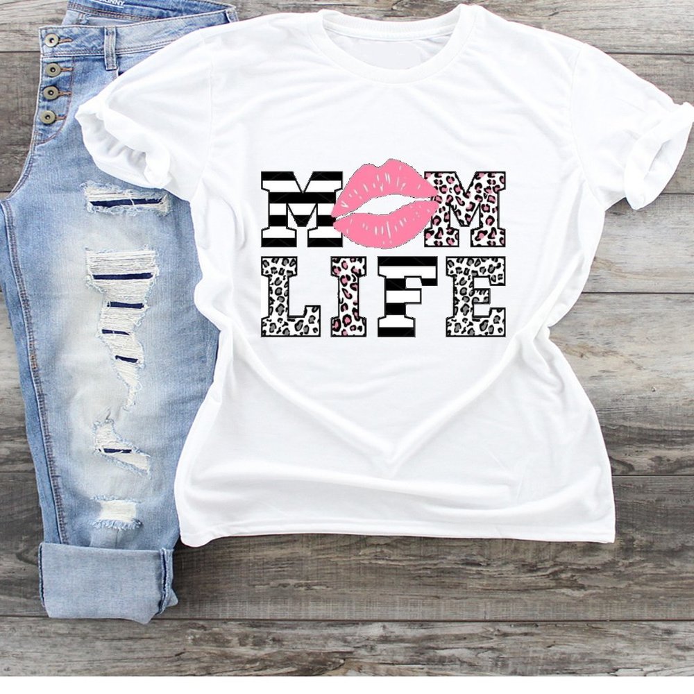 Mom Life Lips Tshirt - Picture 1 of 2